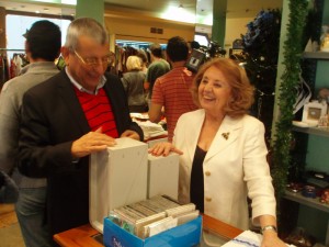 Elena Sáez es el alma, el cerebro y el cuerpo del Bazar navideño