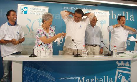 30 de junio de 2011: Los concejales López, Cardeña y Vallés se visten la camiseta de los 30 años de Horizonte. Comienza la Campaña