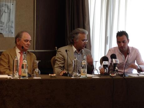El conde Rudy, el concejal de Turismo y Carlos Latorre, impulsor de Marca Marbella, durante la rueda de prensa