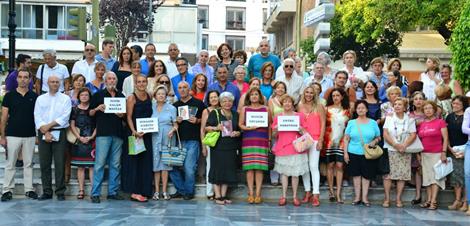 Grupo de amigos que rendimos homenaje a Nacho (y a Pepín) en la Feria del Libro de Marbella