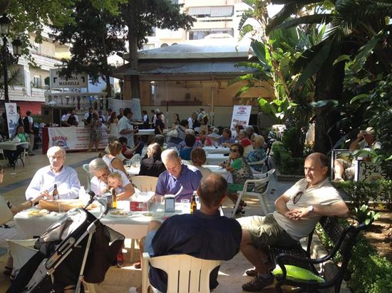 Llega la hora de comer y descansar. Es la terraza-restaaurante de nuestros amigos de ARAMA: Paella, gazpacho, pinchos, pepitos, bocatas...